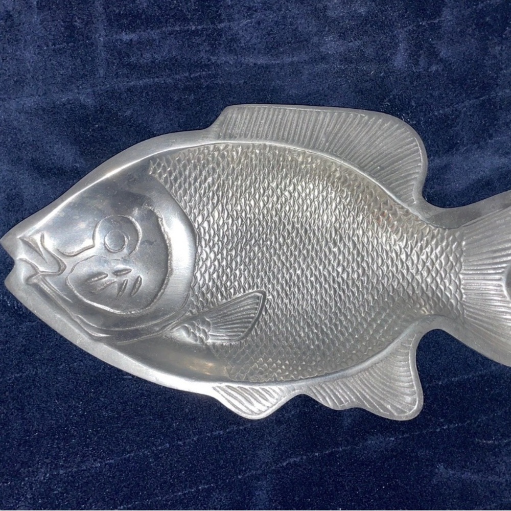 12.75" ALUMINUM FISH SHAPED SERVING TRAY DISH PLATTER NAUTICAL SEA OCEAN BEACH
